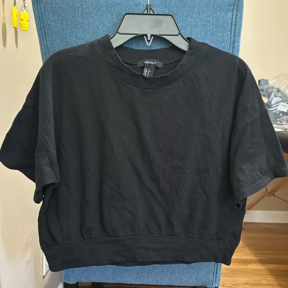 Slightly cropped short sleeve shirt